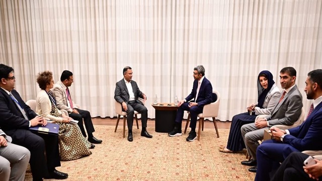 আমিরাতের উপ-প্রধানমন্ত্রী ও পররাষ্ট্রমন্ত্রীর সঙ্গে প্রধানমন্ত্রী তারেক রহমানের বৈঠক